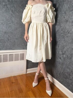 VTG 70s Ivory Taffeta Wedding Dress Puff Sleeve Embroidered Off-Shoulder Mini